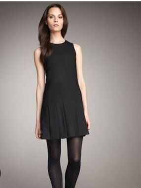 Theory pleated hem lightweight wool dress Sz 8
